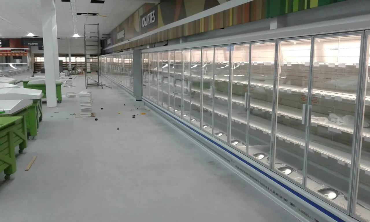 Serviço de refrigeração comercial realizado pela GM Refrigeração